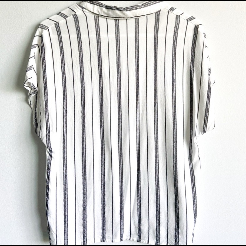 Dynamite “willow button down” blouse - Picture 4 of 4